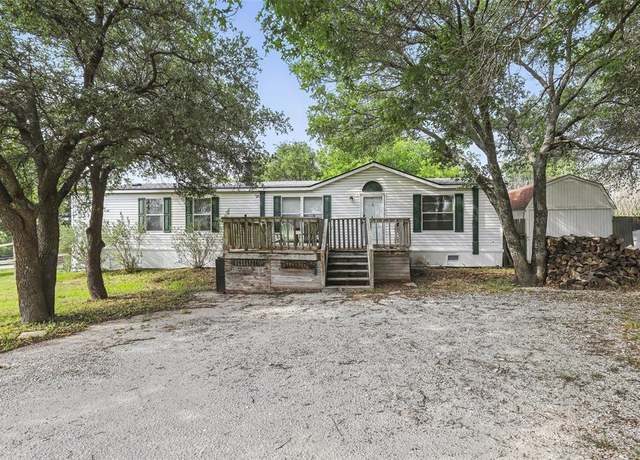 Property at 140 Draper Dr, Springtown, TX 76082, 3 beds, 2 baths