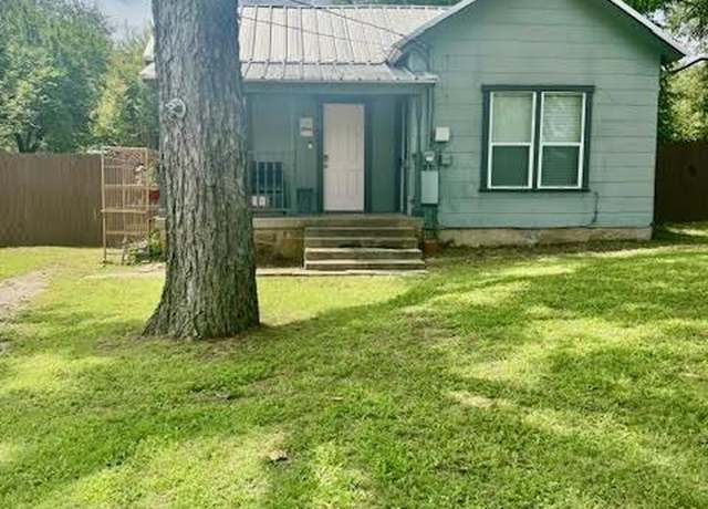 Property at 715 W Ball St, Weatherford, TX 76086, 2 beds, 1 bath