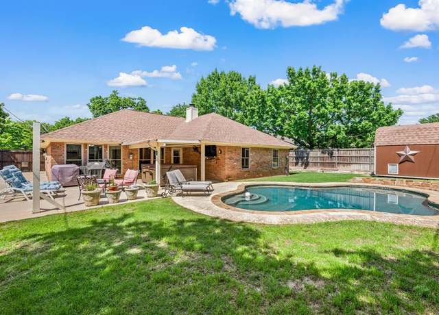 Property at 129 Montreal Dr, Hurst, TX 76054, 4 beds, 2 baths