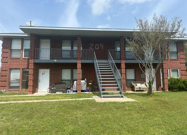 Property at 209 Joyce St, Weatherford, TX 76085, 8 beds, 4 baths