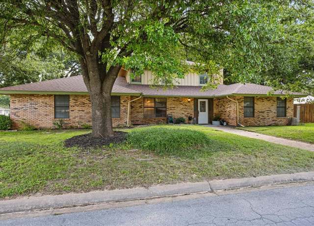 Property at 997 N Lydia St, Stephenville, TX 76401, 4 beds, 2.5 baths