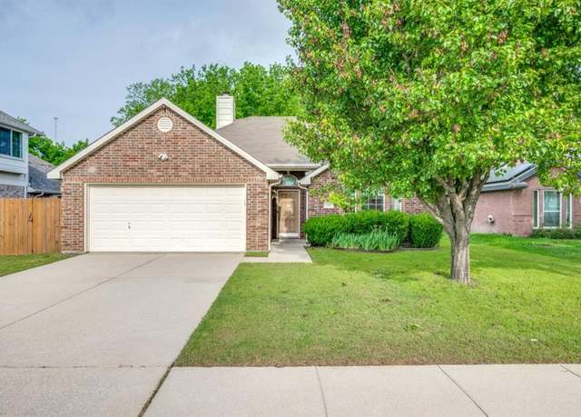Property at 912 Cole Ave, Denton, TX 76208, 3 beds, 2 baths