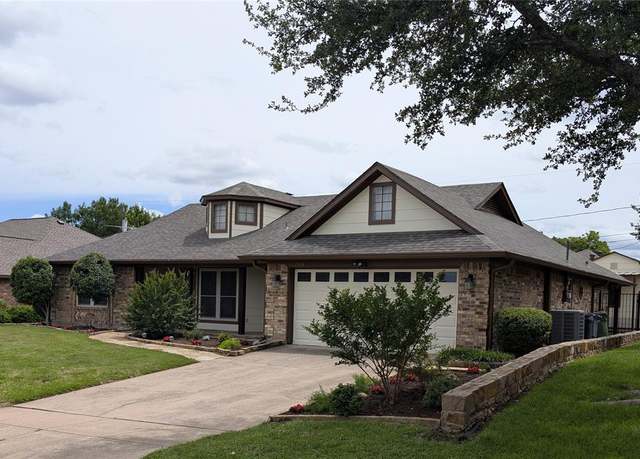 Property at 209 Marseille Dr, Hurst, TX 76054, 3 beds, 2.5 baths