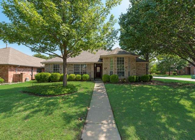Property at 200 Meadow Ln, Denton, TX 76207, 3 beds, 2 baths