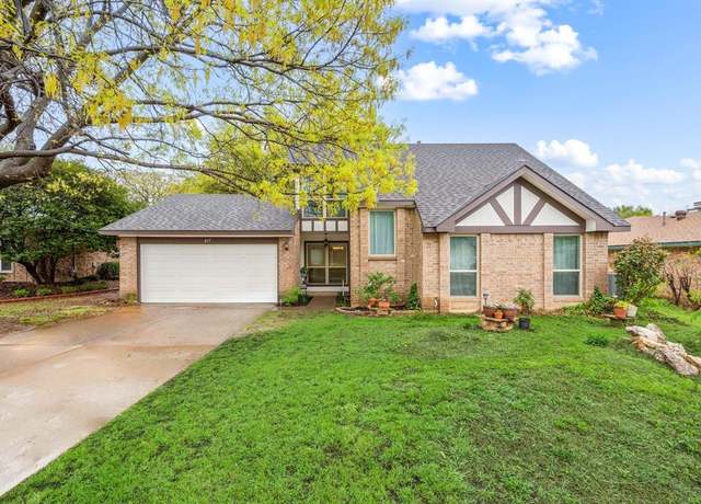 Property at 617 Dunaway Dr, Euless, TX 76040, 3 beds, 2 baths