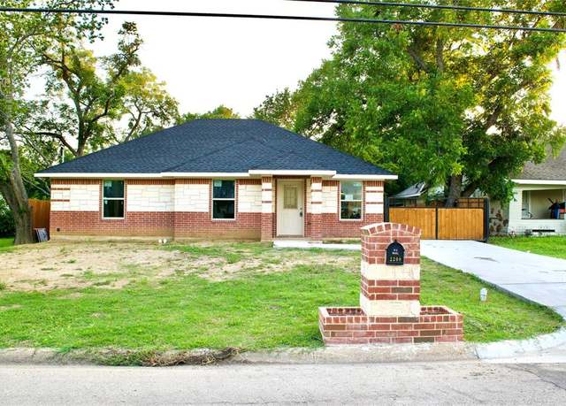 Property at 2208 N Beaton St, Corsicana, TX 75110, 3 beds, 2 baths