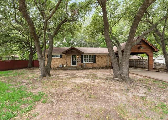 Property at 1606 S Jefferson St, Kaufman, TX 75142, 3 beds, 2.5 baths