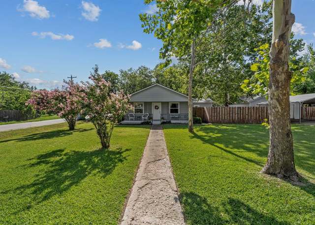 Property at 710 W Willow St, Sanger, TX 76266, 3 beds, 2 baths