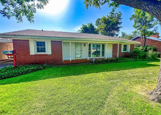 Property at 1802 N Avenue F, Haskell, TX 79521, 3 beds, 2.5 baths