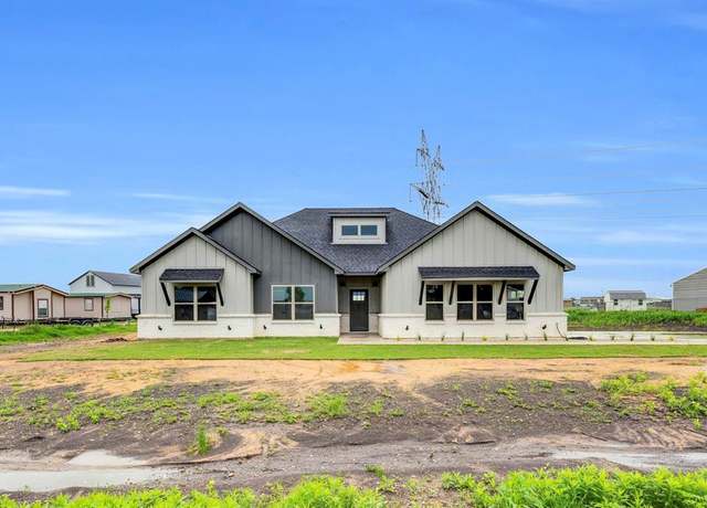 Property at 5916 Cobbler Ct, Joshua, TX 76058, 3 beds, 2 baths