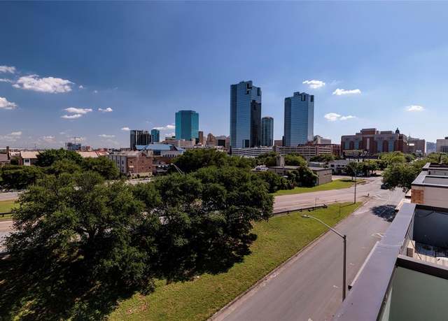 Property at 724 Skyline Bluff Ct, Fort Worth, TX 76102, 2 beds, 2.5 baths