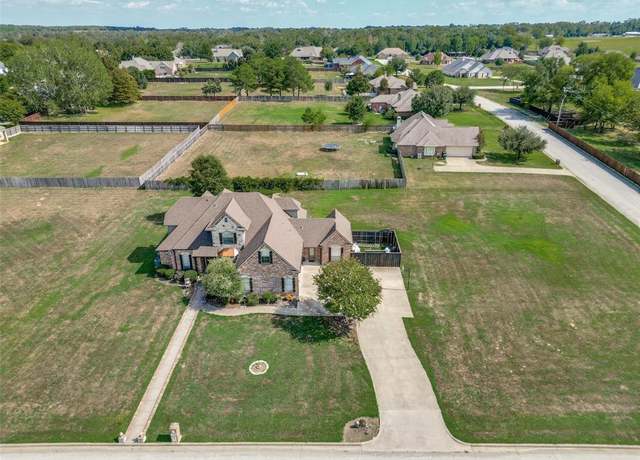 Property at 336 Maggie St, Canton, TX 75103, 4 beds, 3.5 baths