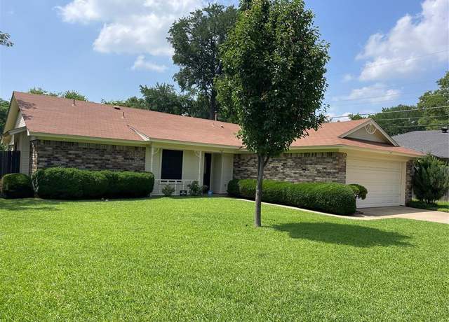 Property at 505 Englewood Ln, Hurst, TX 76053, 3 beds, 2 baths