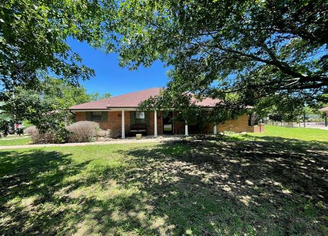 Property at 11 Maree Ct, Waxahachie, TX 75165, 3 beds, 2 baths