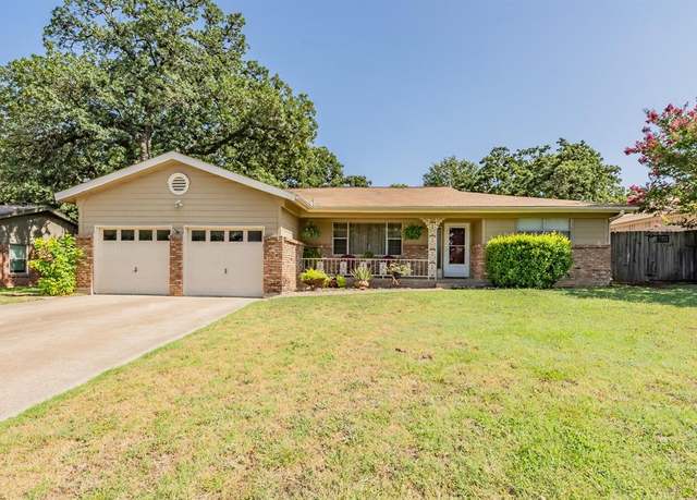 Property at 840 Woodcrest Dr, Hurst, TX 76053, 3 beds, 2 baths