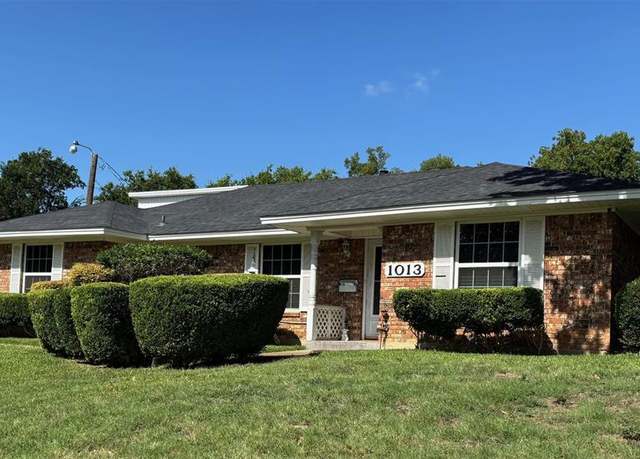 Property at 1013 Denmark St, Grand Prairie, TX 75050, 3 beds, 2 baths