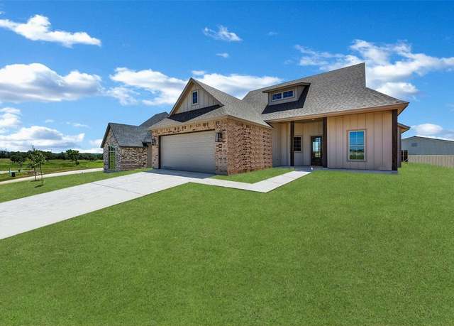 Property at 105 Hall St, Glen Rose, TX 76043, 4 beds, 2 baths
