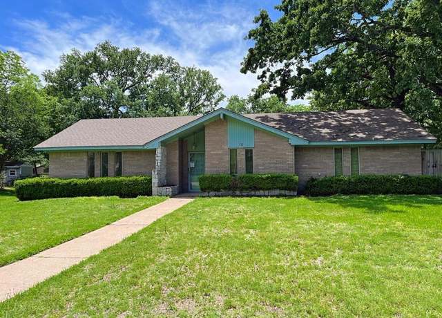 Property at 15 Post Oak Trl, Greenville, TX 75402, 4 beds, 3 baths