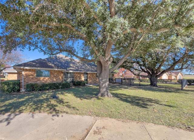 Property at 101 Village Gate Dr, Waxahachie, TX 75165, 3 beds, 2.5 baths