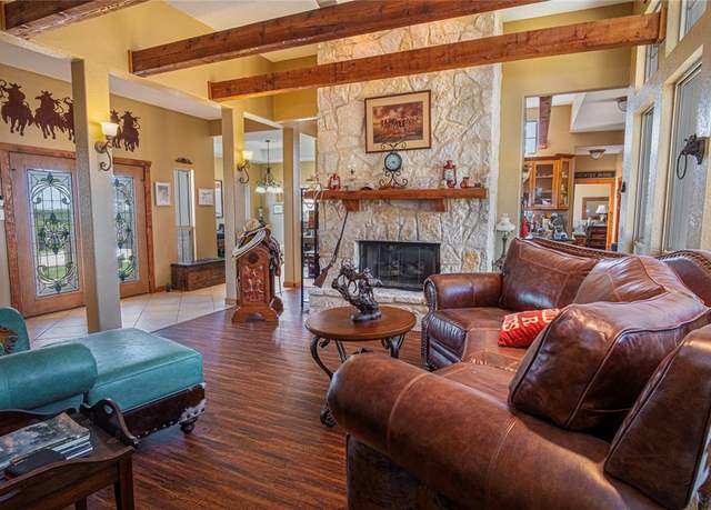 Property at 1891 E 97 Hwy, Floresville, TX 78114, 4 beds, 2.5 baths