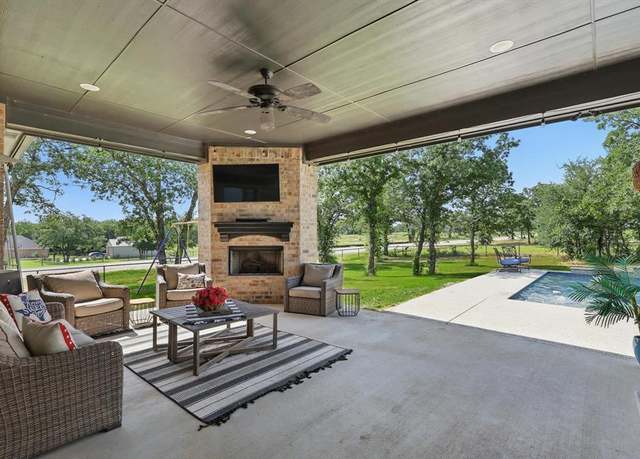Property at 108 Wet Rock Rd E, Boyd, TX 76023, 4 beds, 2 baths