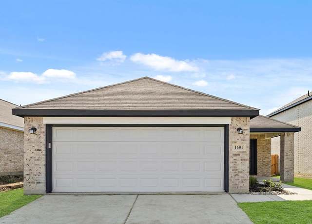 Property at 1601 Romans Rd, Ennis, TX 75119, 4 beds, 2 baths
