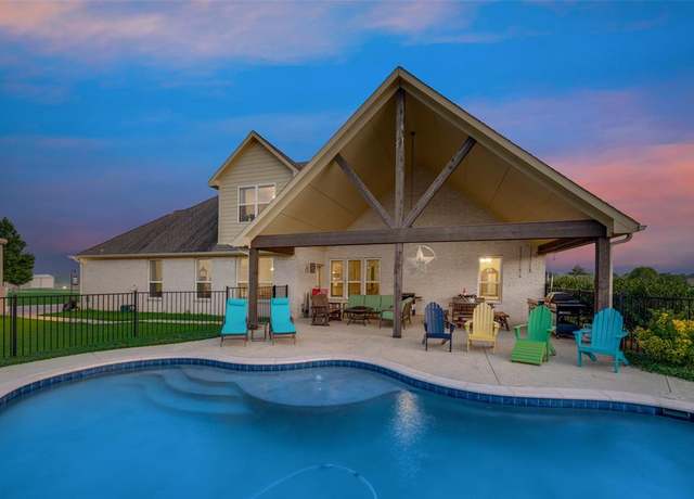 Property at 5046 Red Oak Dr, Royse City, TX 75189, 4 beds, 3 baths
