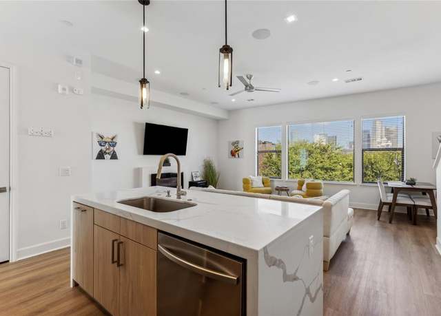 Property at 1901 S Harwood St #301, Dallas, TX 75215, 2 beds, 2 baths
