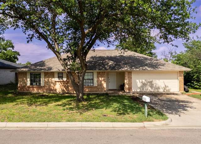 Property at 3612 Woodmoor Rd, Fort Worth, TX 76133, 3 beds, 2 baths