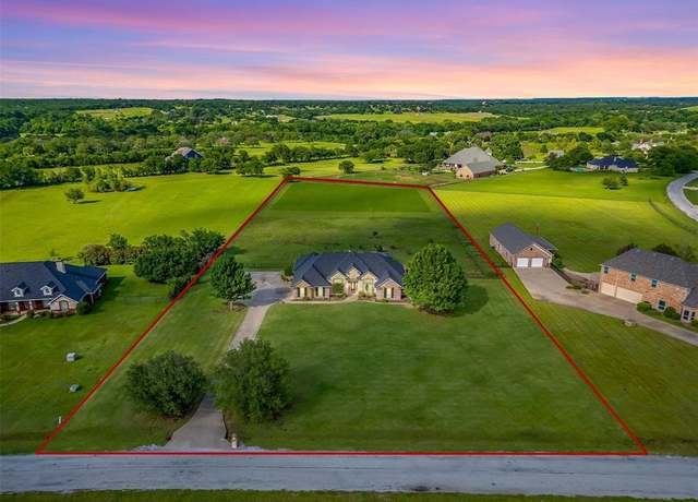 Property at 122 King Ranch Ct, Fort Worth, TX 76108, 4 beds, 2.5 baths