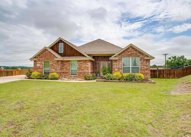 Property at 2137 Trace Ridge Dr, Weatherford, TX 76087, 3 beds, 2 baths