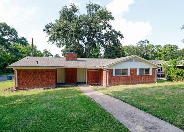 Property at 2714 Pine Shadows Dr, Huntsville, TX 77320, 4 beds, 2 baths