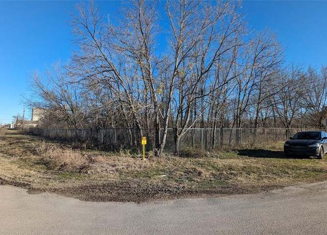 Property at 501 E King St, Sherman, TX 75090