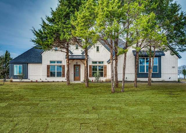 Property at 6031 Palomino Dr, Midlothian, TX 76065, 4 beds, 3 baths