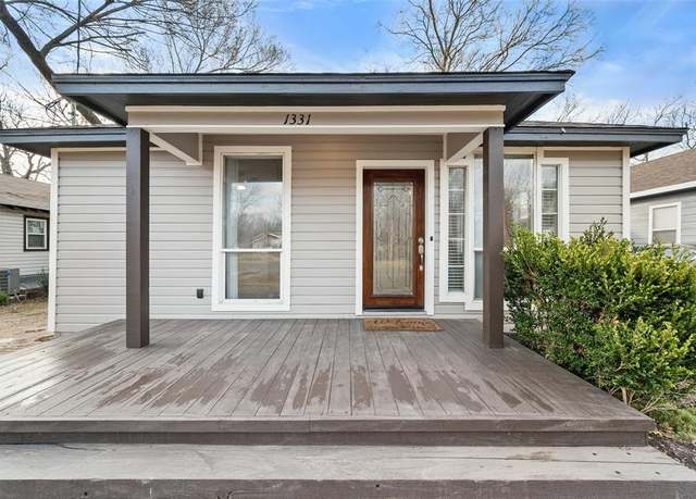 Property at 1331 W 13th Ave, Corsicana, TX 75110, 4 beds, 2 baths