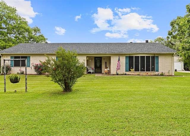Property at 502 Tom Eubanks Rd, Gladewater, TX 75647, 3 beds, 2 baths