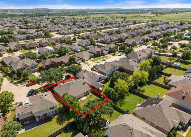 Property at 304 E Clover Park Dr, Fort Worth, TX 76140, 4 beds, 2 baths