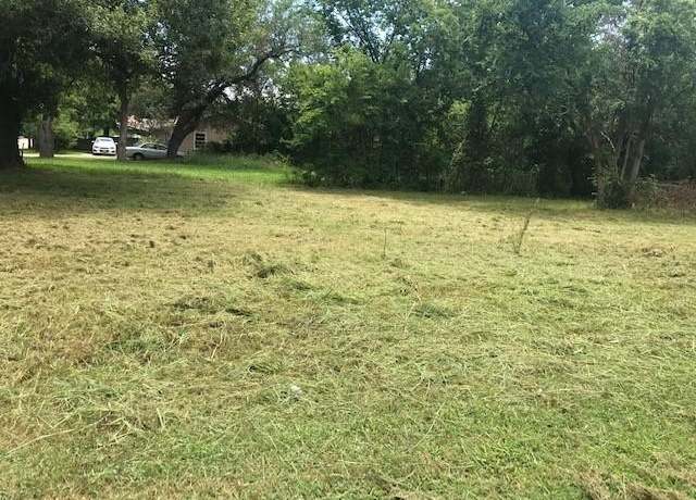 Property at 611 N Neal St, Commerce, TX 75428