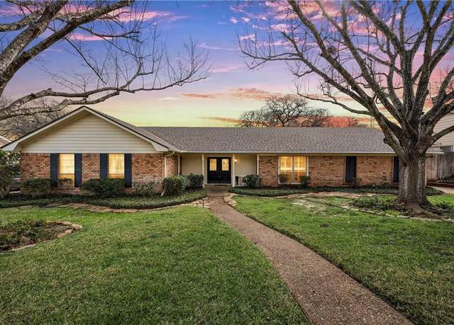 Property at 8210 Woodcreek Dr, Woodway, TX 76712, 4 beds, 2.5 baths