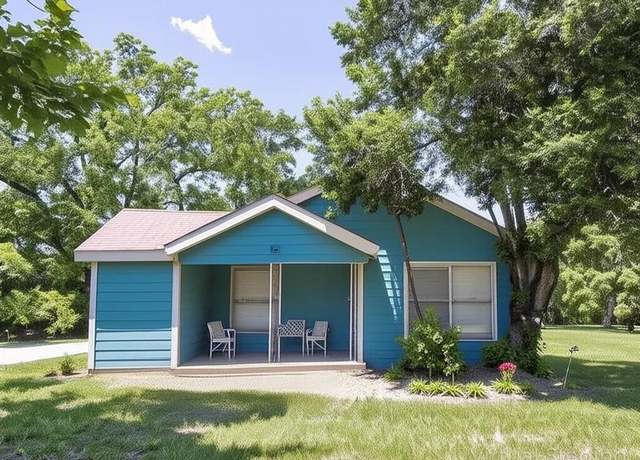Property at 901 N Hamlett St, Athens, TX 75751, 2 beds, 1 bath