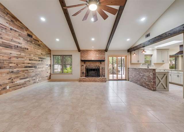 Property at 17535 Country Club Dr, Kemp, TX 75143, 3 beds, 2 baths