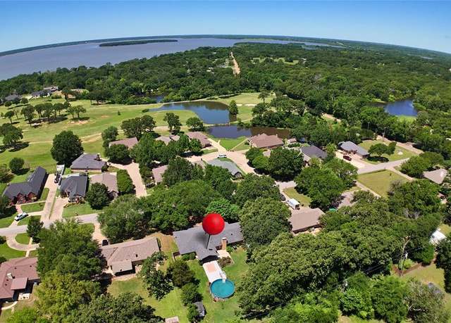 Property at 17535 Country Club Dr, Kemp, TX 75143, 3 beds, 2 baths
