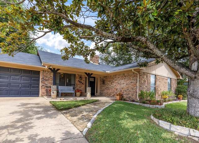 Property at 1204 Kay Dr, Weatherford, TX 76086, 3 beds, 2 baths