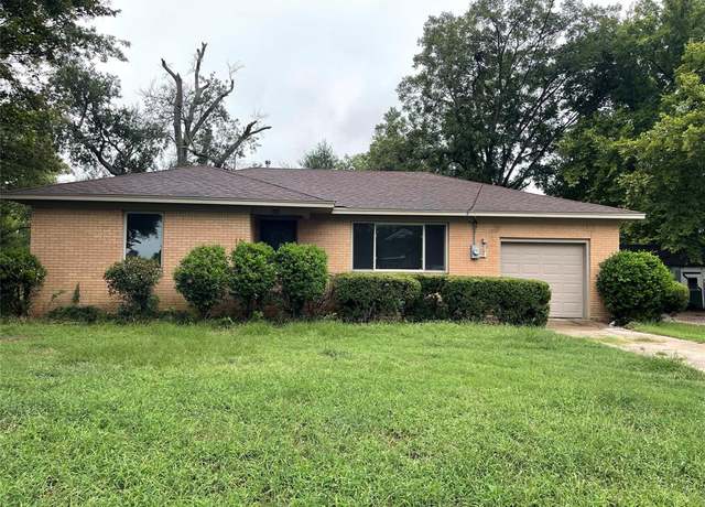 Property at 252 E Main St, Van, TX 75790, 3 beds, 1.5 baths