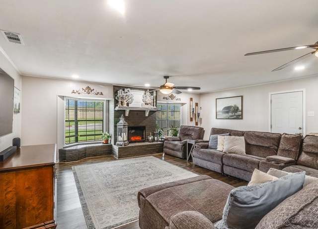 Property at 217 W Grady St, Blooming Grove, TX 76626, 3 beds, 2 baths