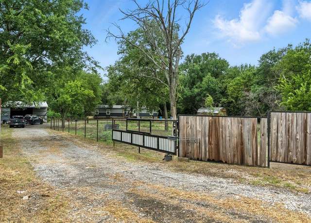 Property at 726 Highland Cir, Springtown, TX 76082, 4 beds, 2 baths