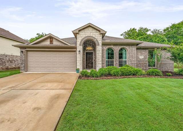 Property at 4304 Lucero Dr, Granbury, TX 76048, 4 beds, 2 baths