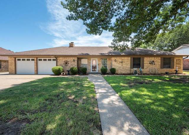 Property at 3103 Avon Dr, Arlington, TX 76015, 4 beds, 3 baths