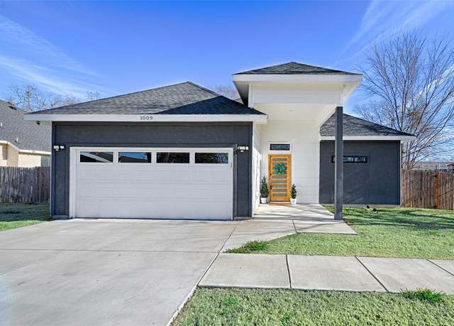 Property at 1009 E Buffalo St, Forney, TX 75126, 4 beds, 2 baths