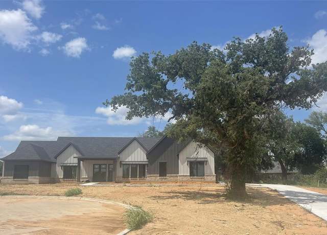 Property at 554 Helena Dr, Granbury, TX 76048, 3 beds, 2.5 baths